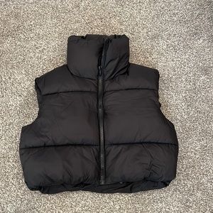 Black cropped puffy vest